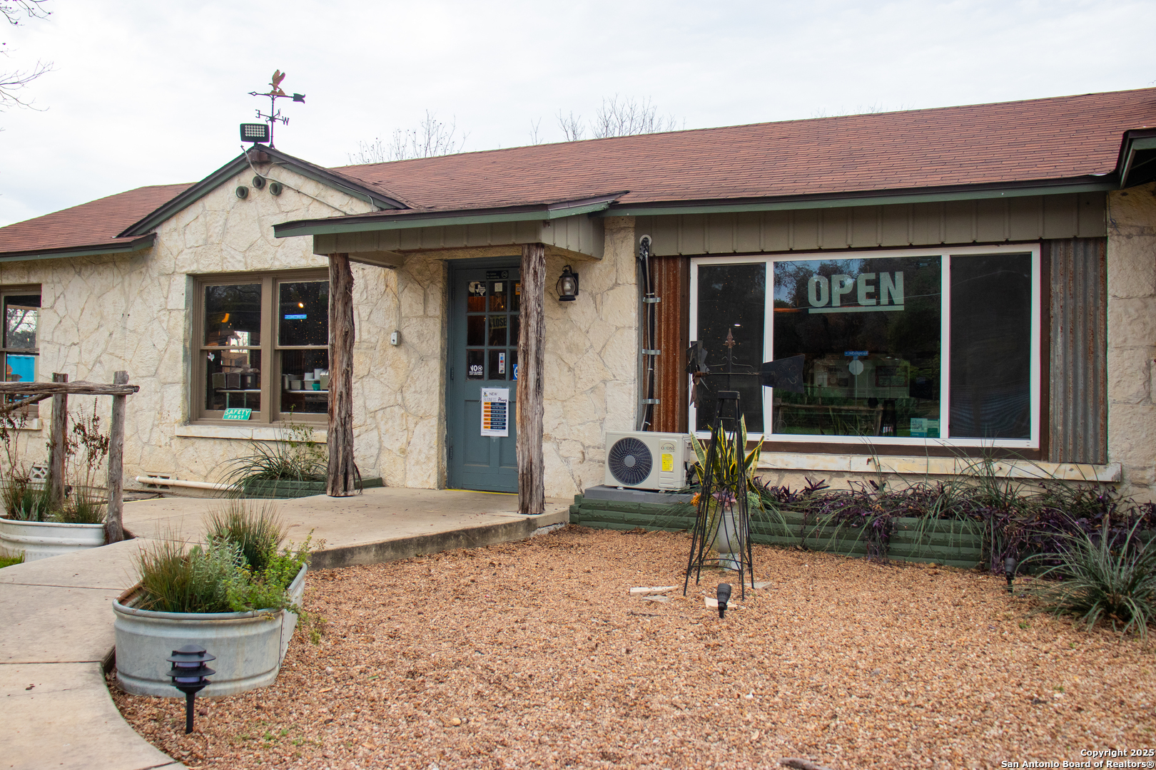 2769 Nacogdoches San Antonio TX 78217