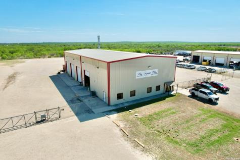 4844 County Road 430 Pleasanton TX 78064