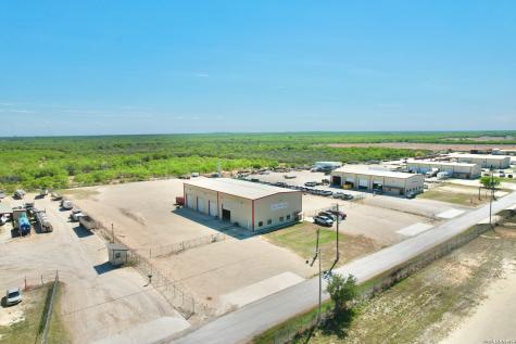 4844 County Road 430 Pleasanton TX 78064