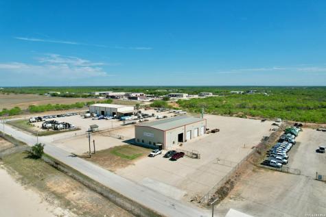 4844 County Road 430 Pleasanton TX 78064