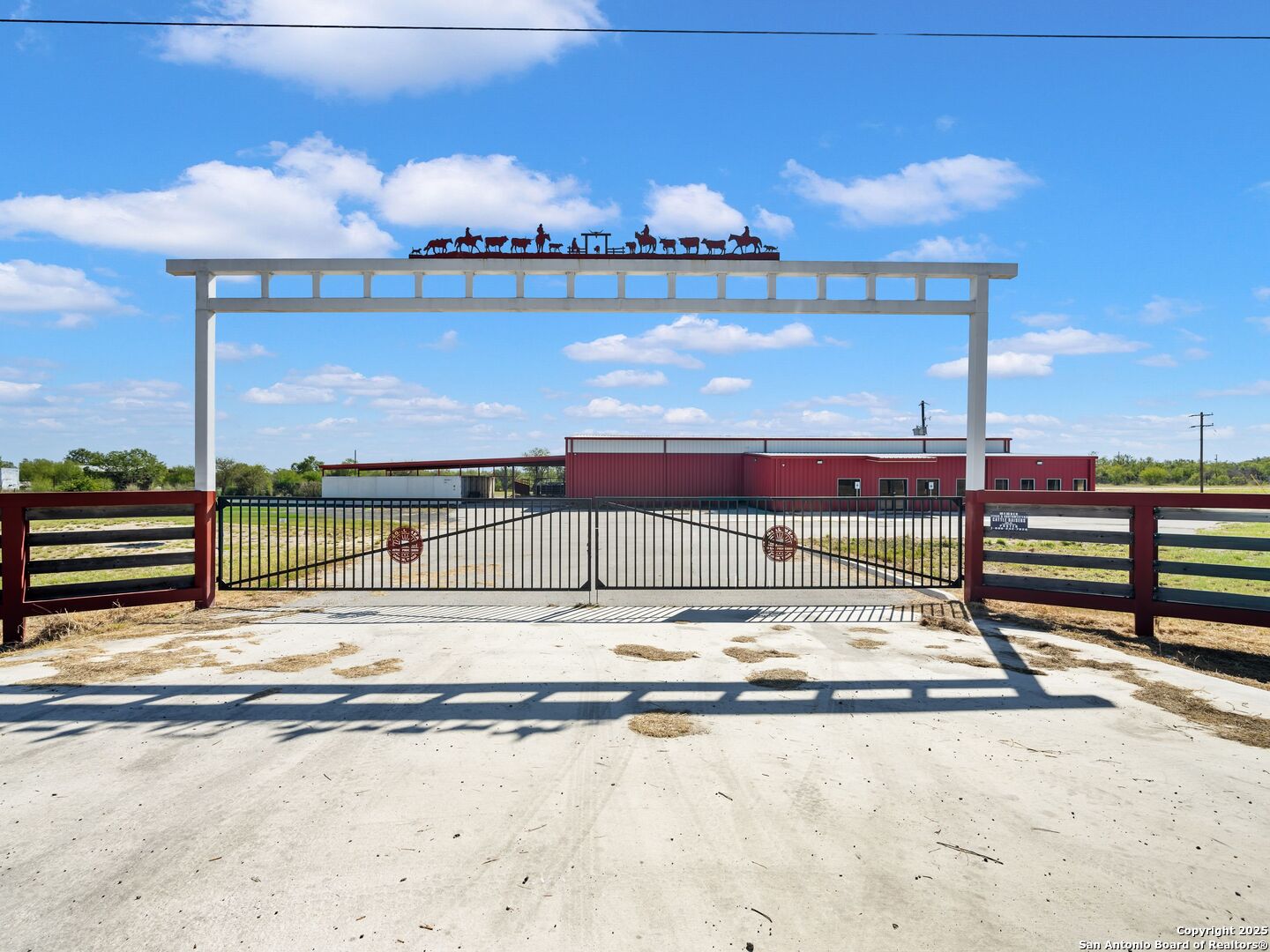 6411 E Highway 90 Knippa TX 78870