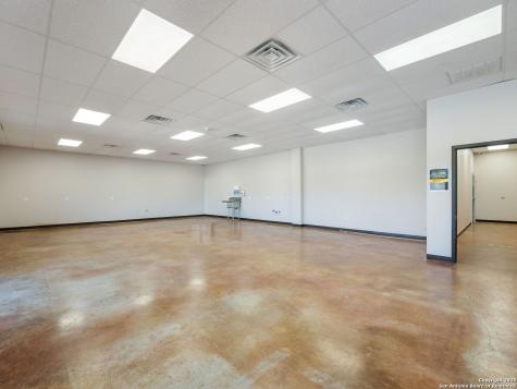 6411 E Highway 90 Knippa TX 78870