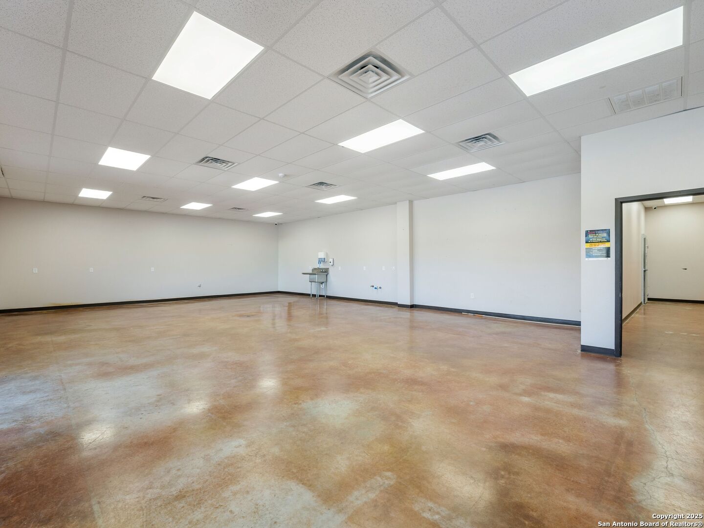 6411 E Highway 90 Knippa TX 78870