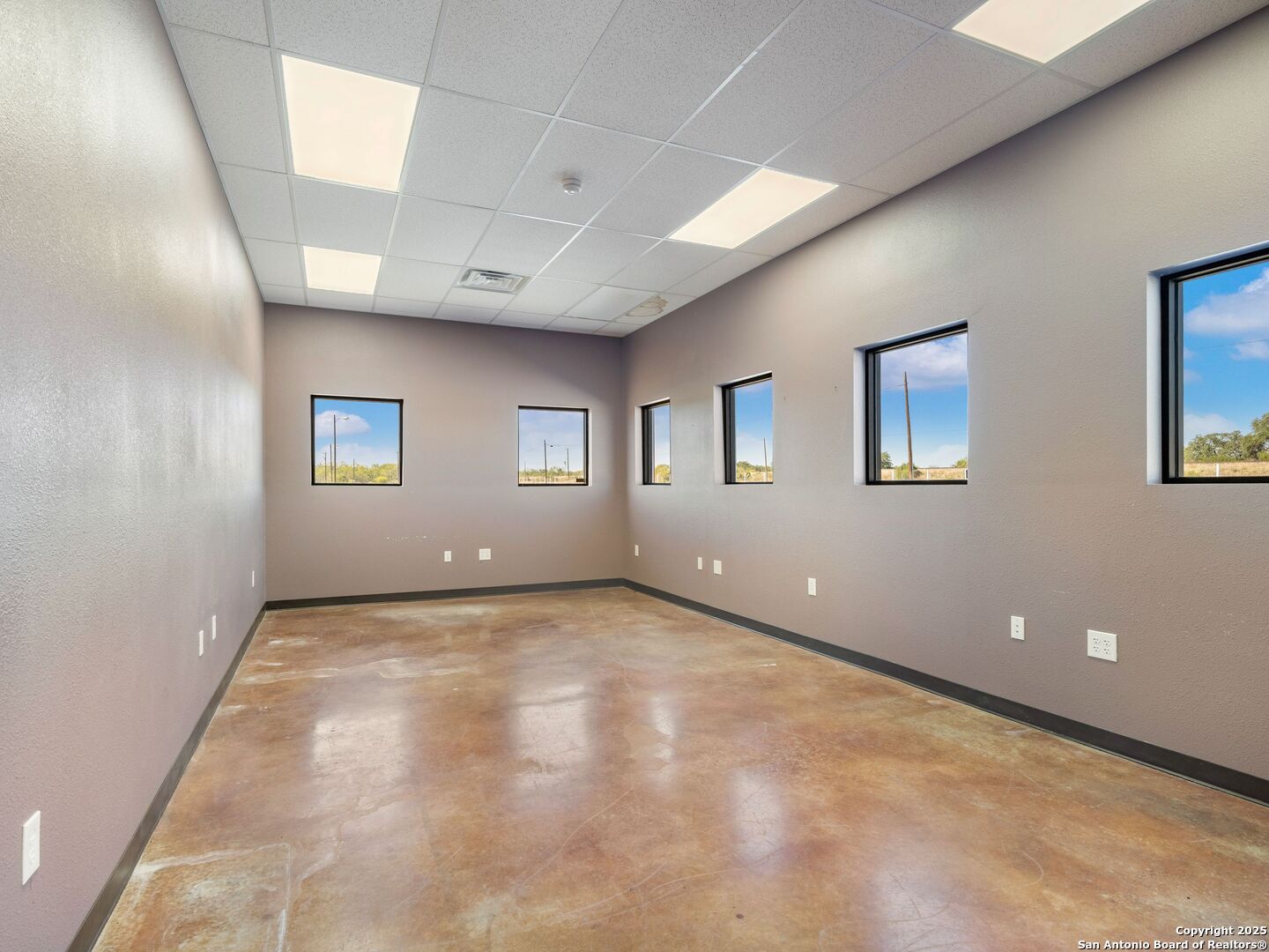 6411 E Highway 90 Knippa TX 78870