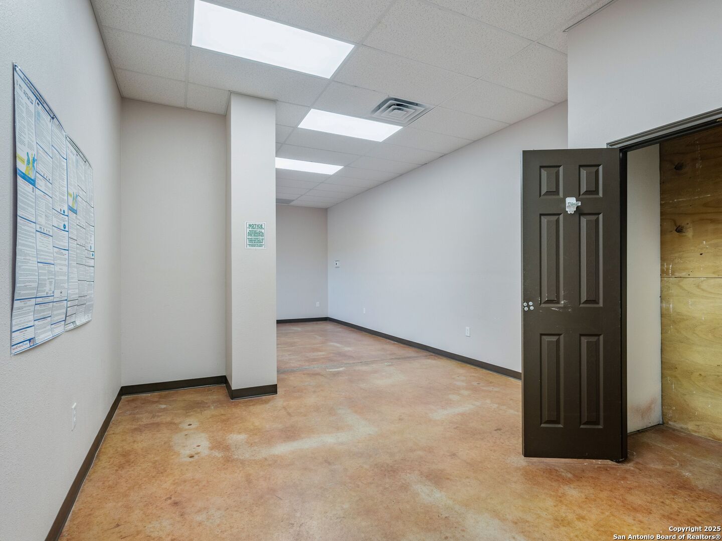 6411 E Highway 90 Knippa TX 78870