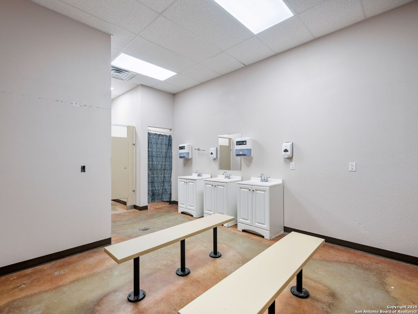 6411 E Highway 90 Knippa TX 78870