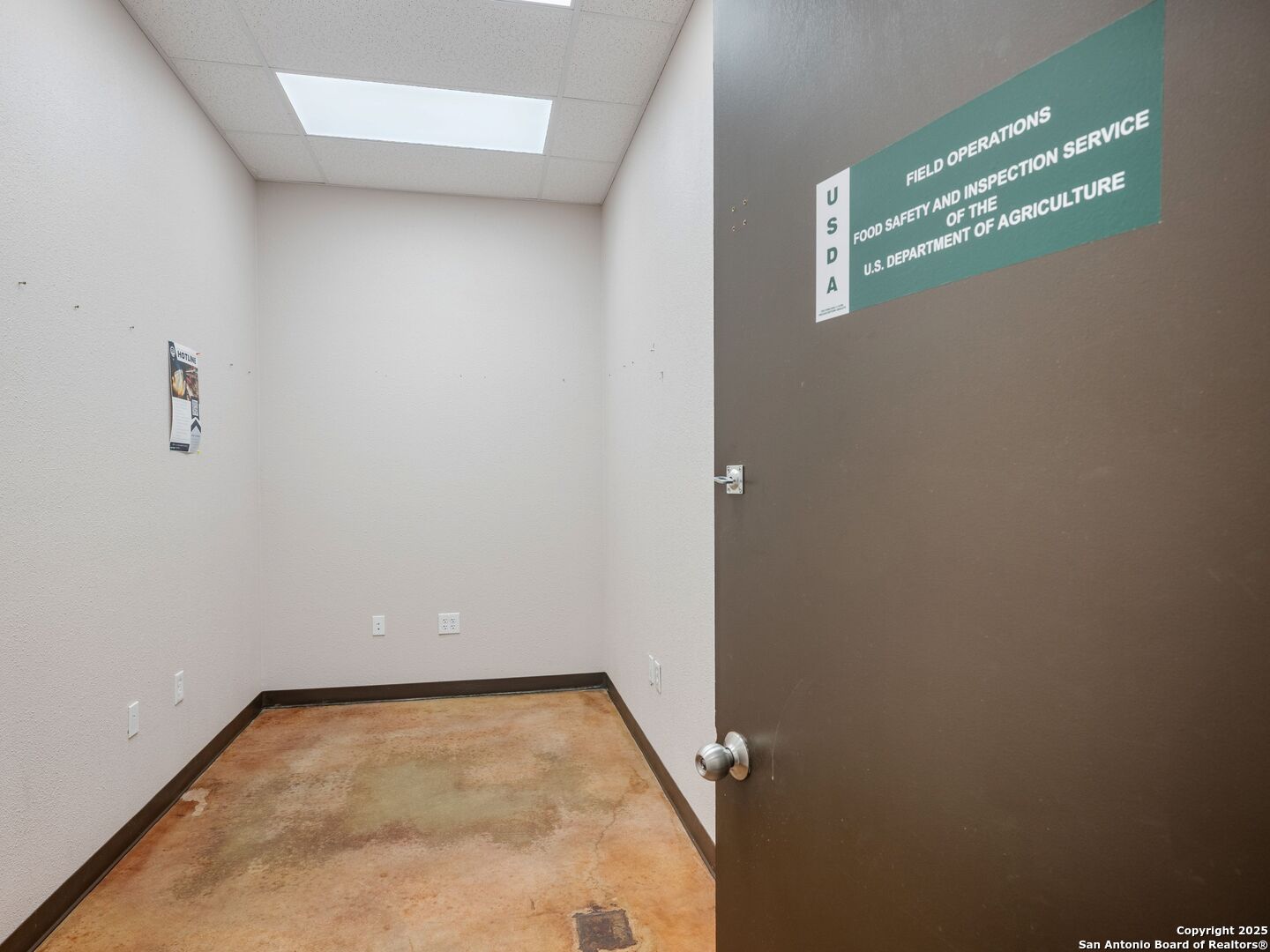 6411 E Highway 90 Knippa TX 78870