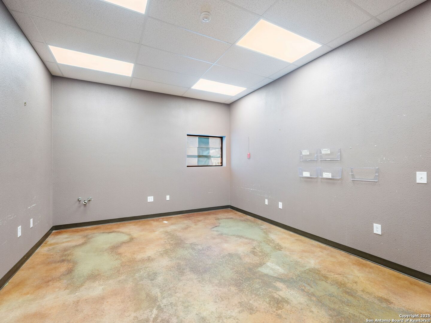 6411 E Highway 90 Knippa TX 78870