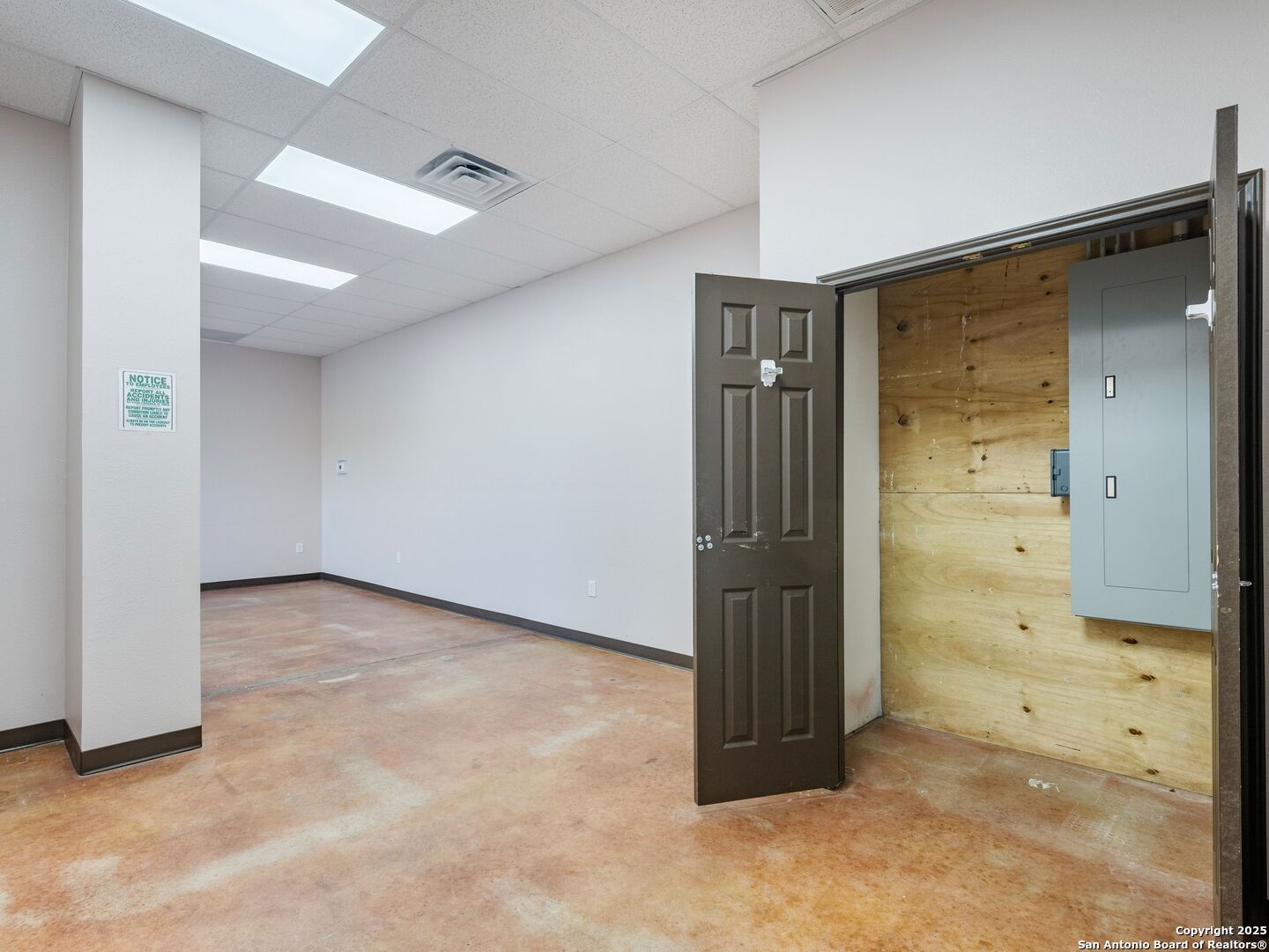 6411 E Highway 90 Knippa TX 78870