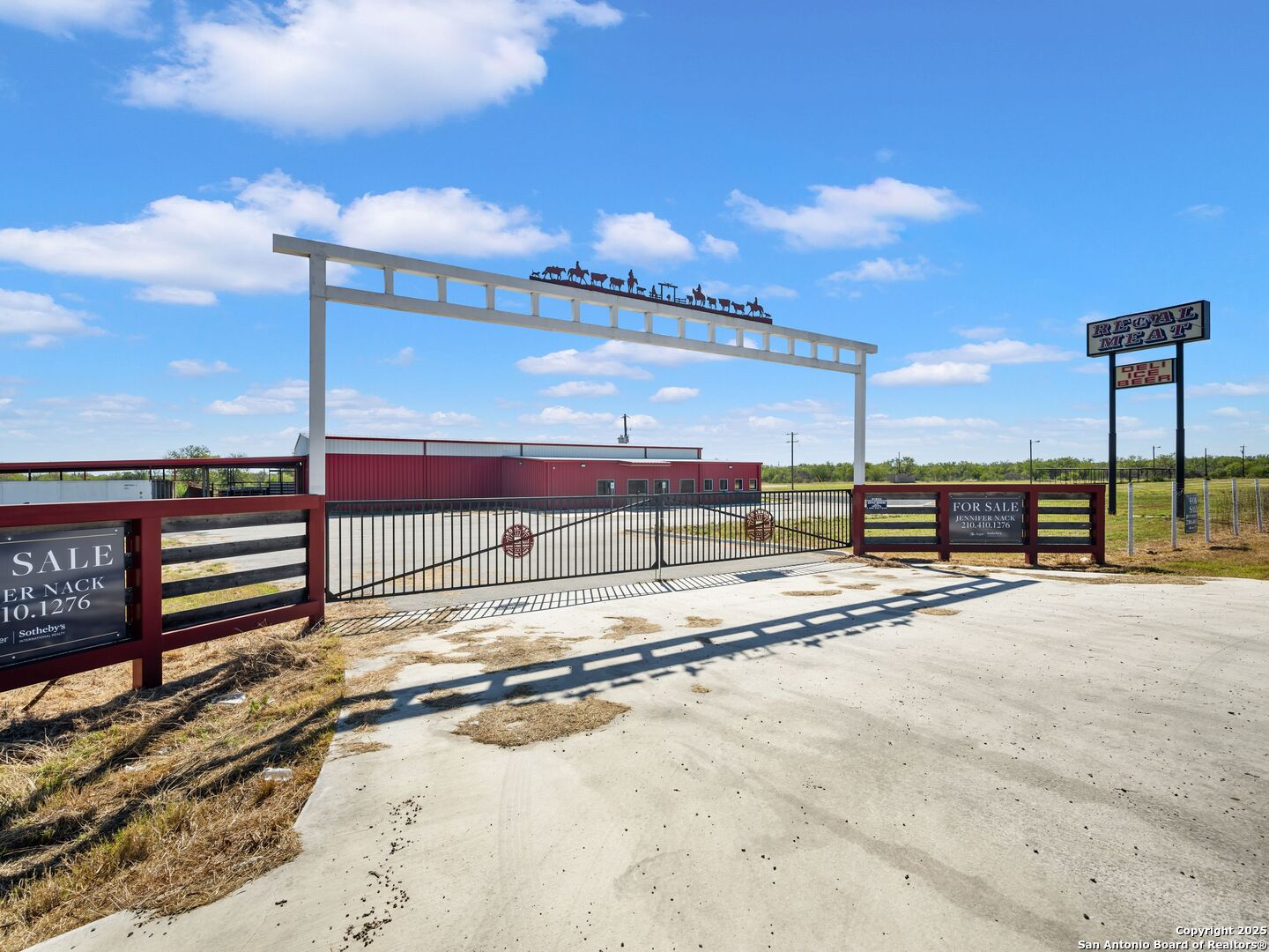 6411 E Highway 90 Knippa TX 78870