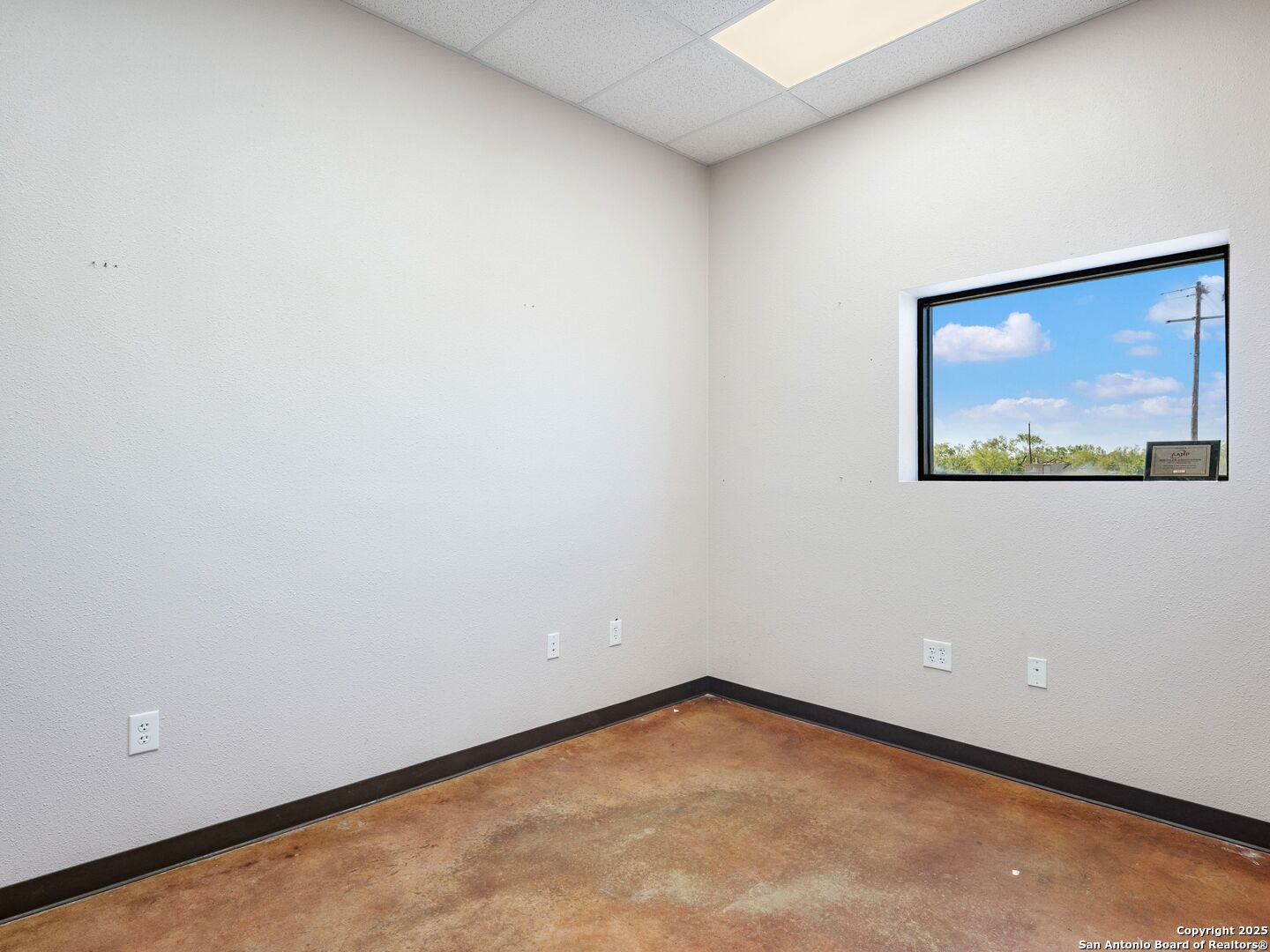 6411 E Highway 90 Knippa TX 78870