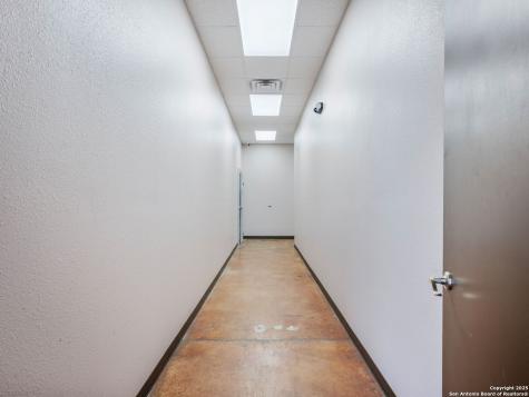 6411 E Highway 90 Knippa TX 78870