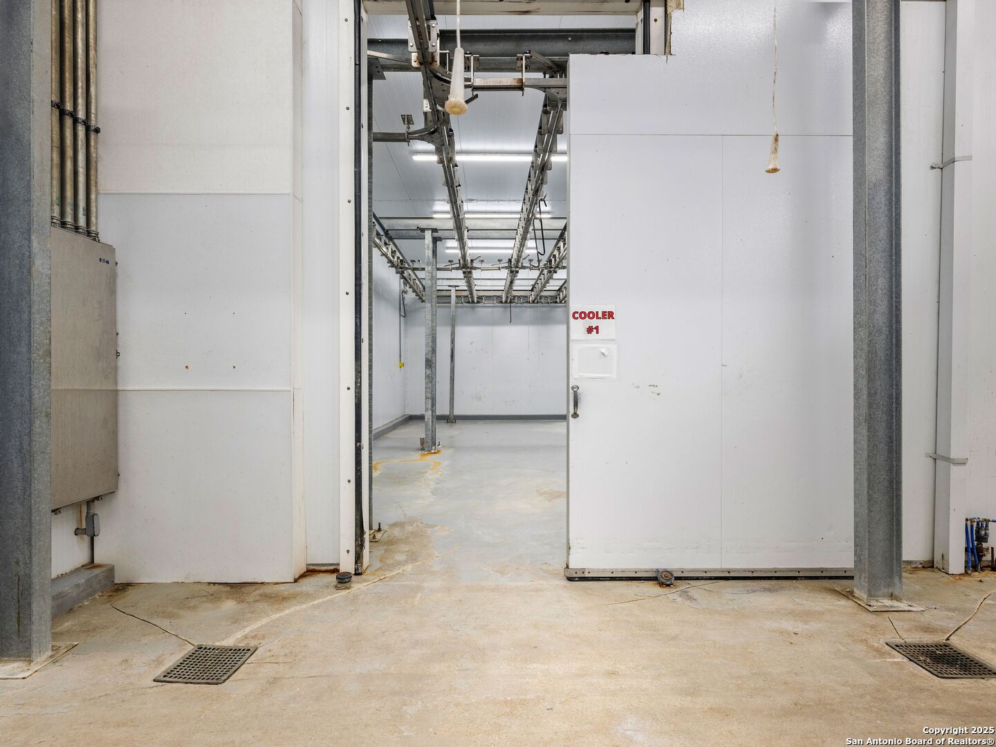 6411 E Highway 90 Knippa TX 78870