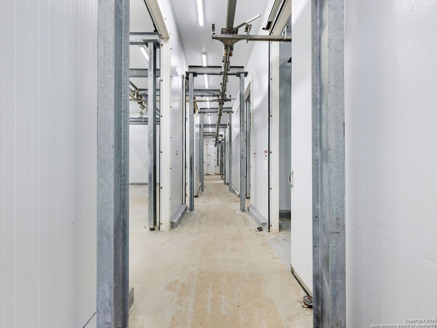 6411 E Highway 90 Knippa TX 78870