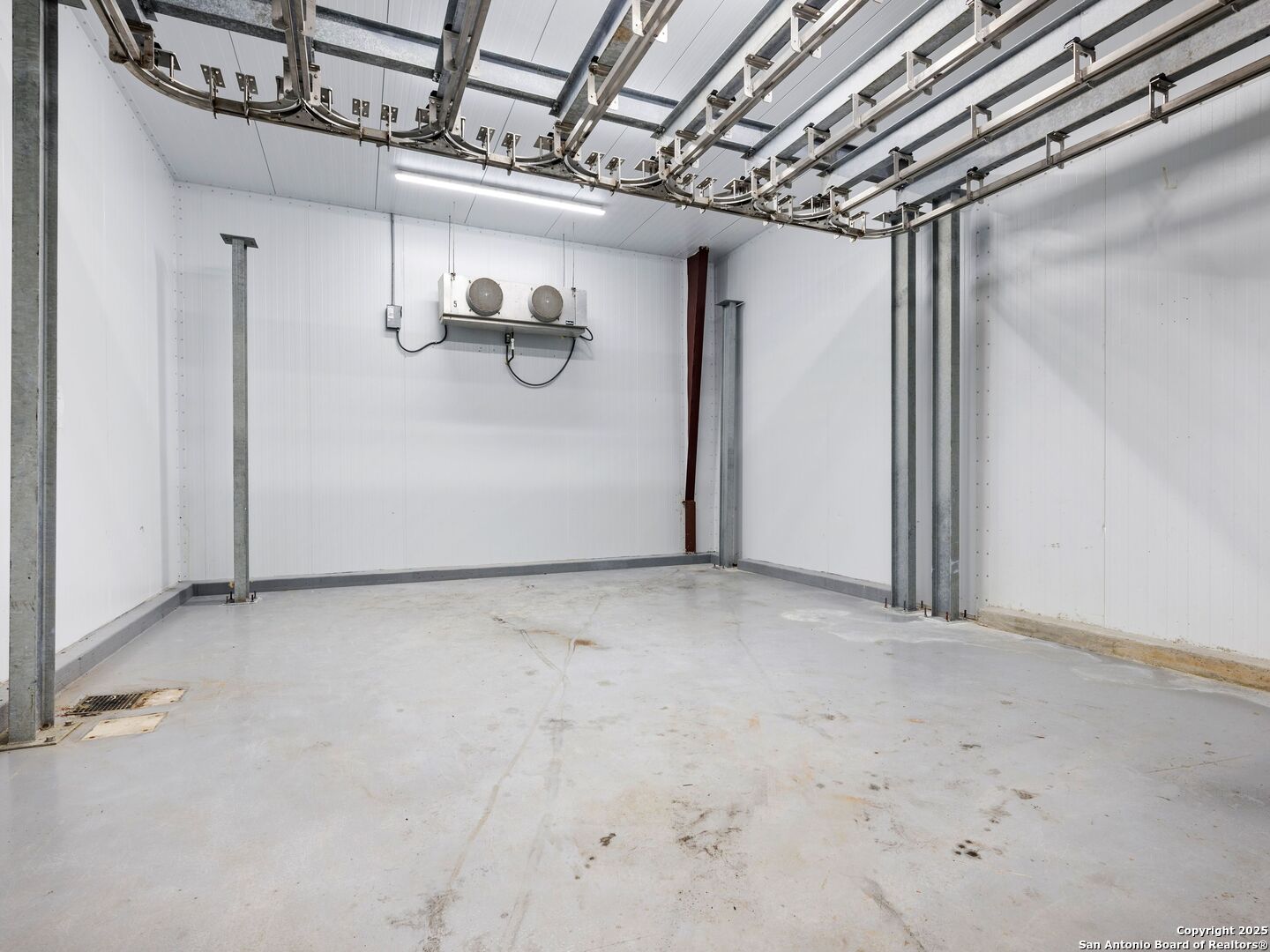 6411 E Highway 90 Knippa TX 78870