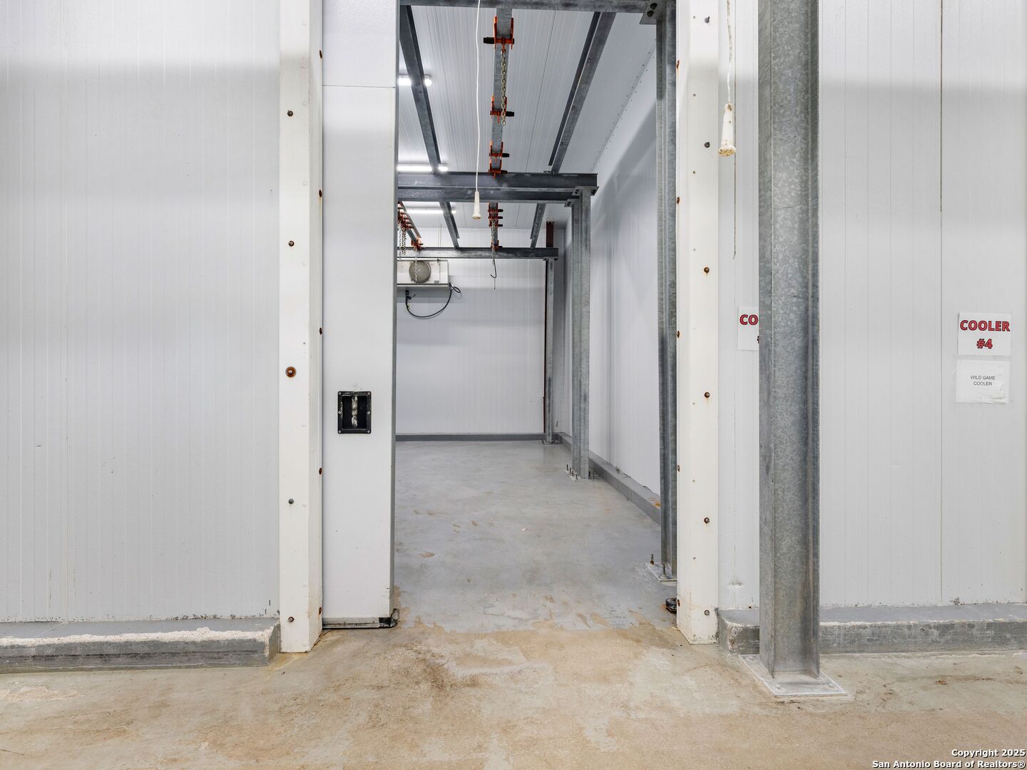 6411 E Highway 90 Knippa TX 78870