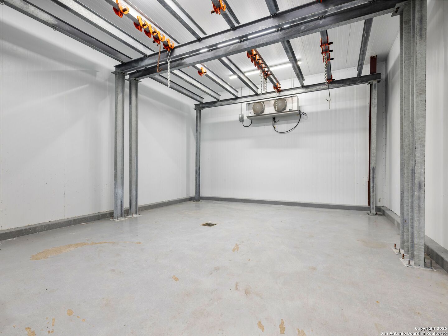 6411 E Highway 90 Knippa TX 78870