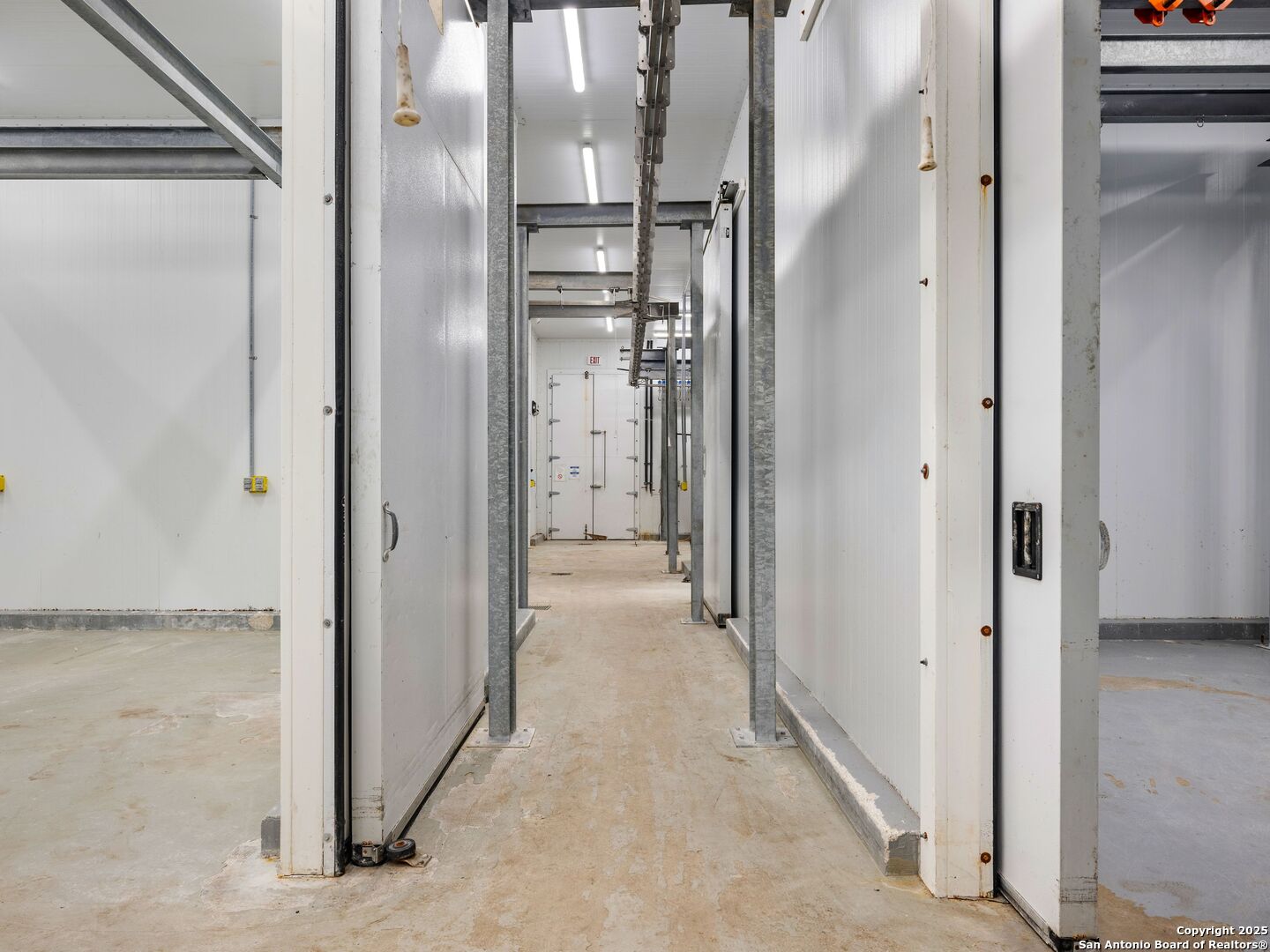 6411 E Highway 90 Knippa TX 78870