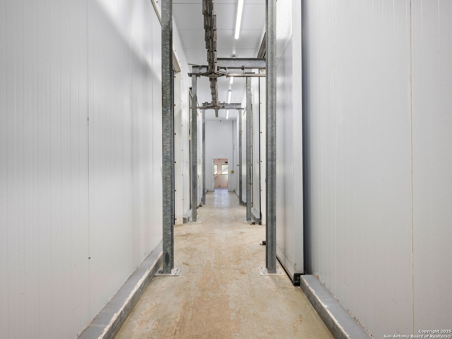 6411 E Highway 90 Knippa TX 78870