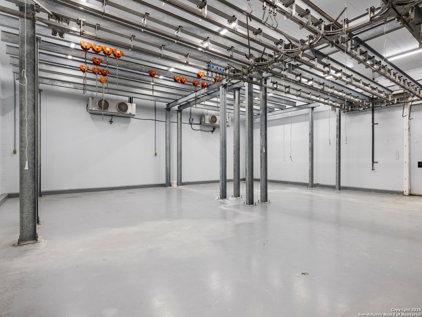 6411 E Highway 90 Knippa TX 78870