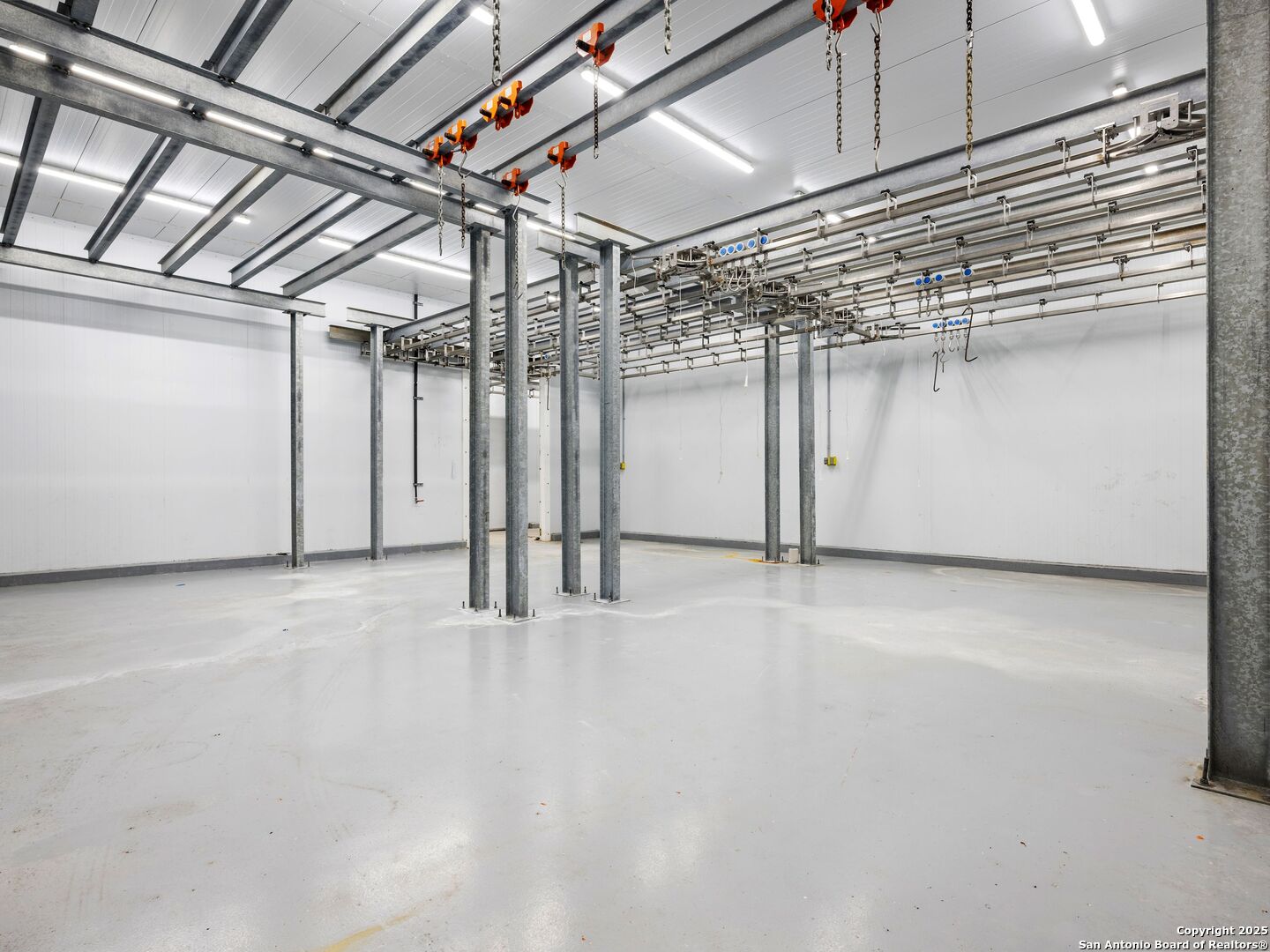 6411 E Highway 90 Knippa TX 78870