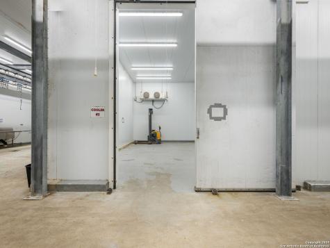 6411 E Highway 90 Knippa TX 78870