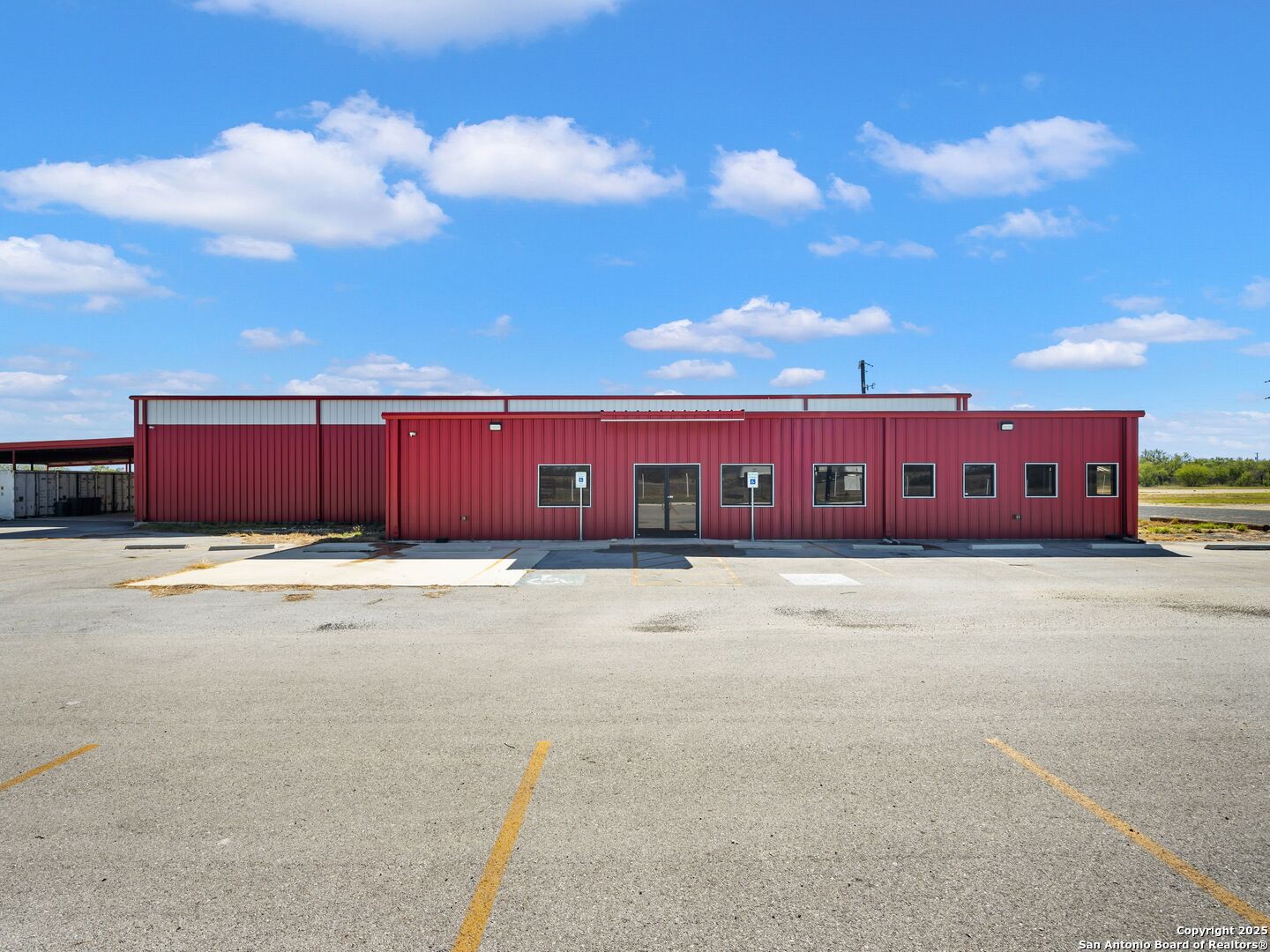 6411 E Highway 90 Knippa TX 78870