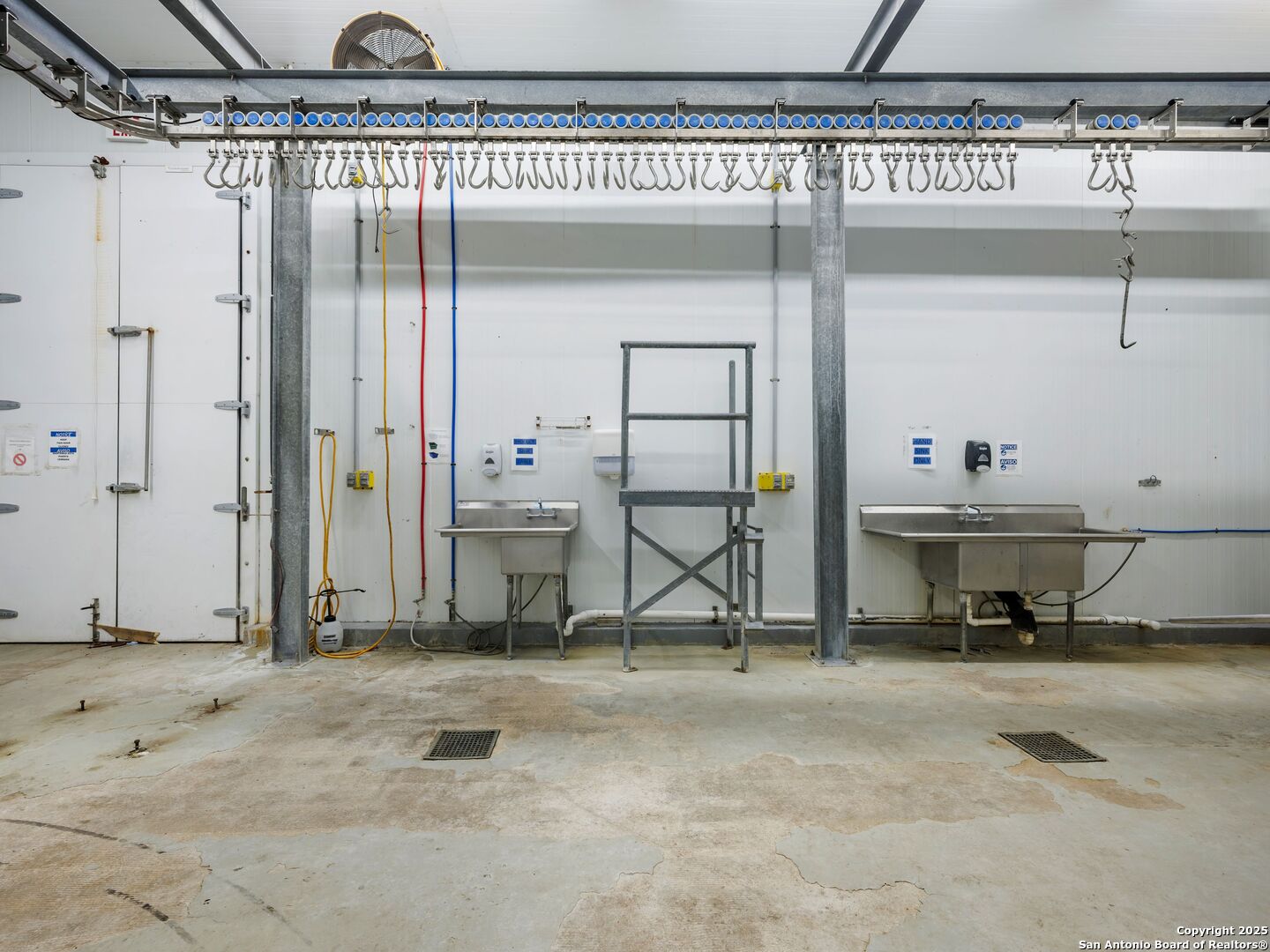 6411 E Highway 90 Knippa TX 78870