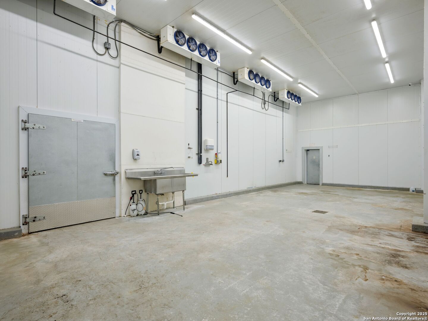 6411 E Highway 90 Knippa TX 78870