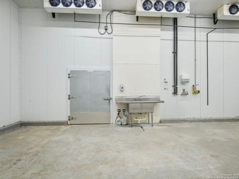 6411 E Highway 90 Knippa TX 78870
