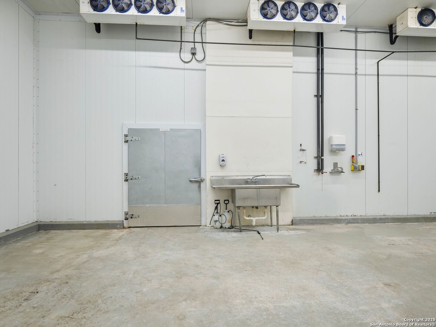 6411 E Highway 90 Knippa TX 78870