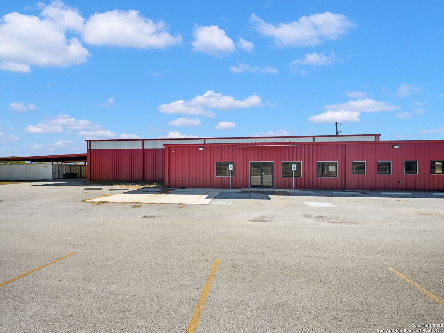 6411 E Highway 90 Knippa TX 78870