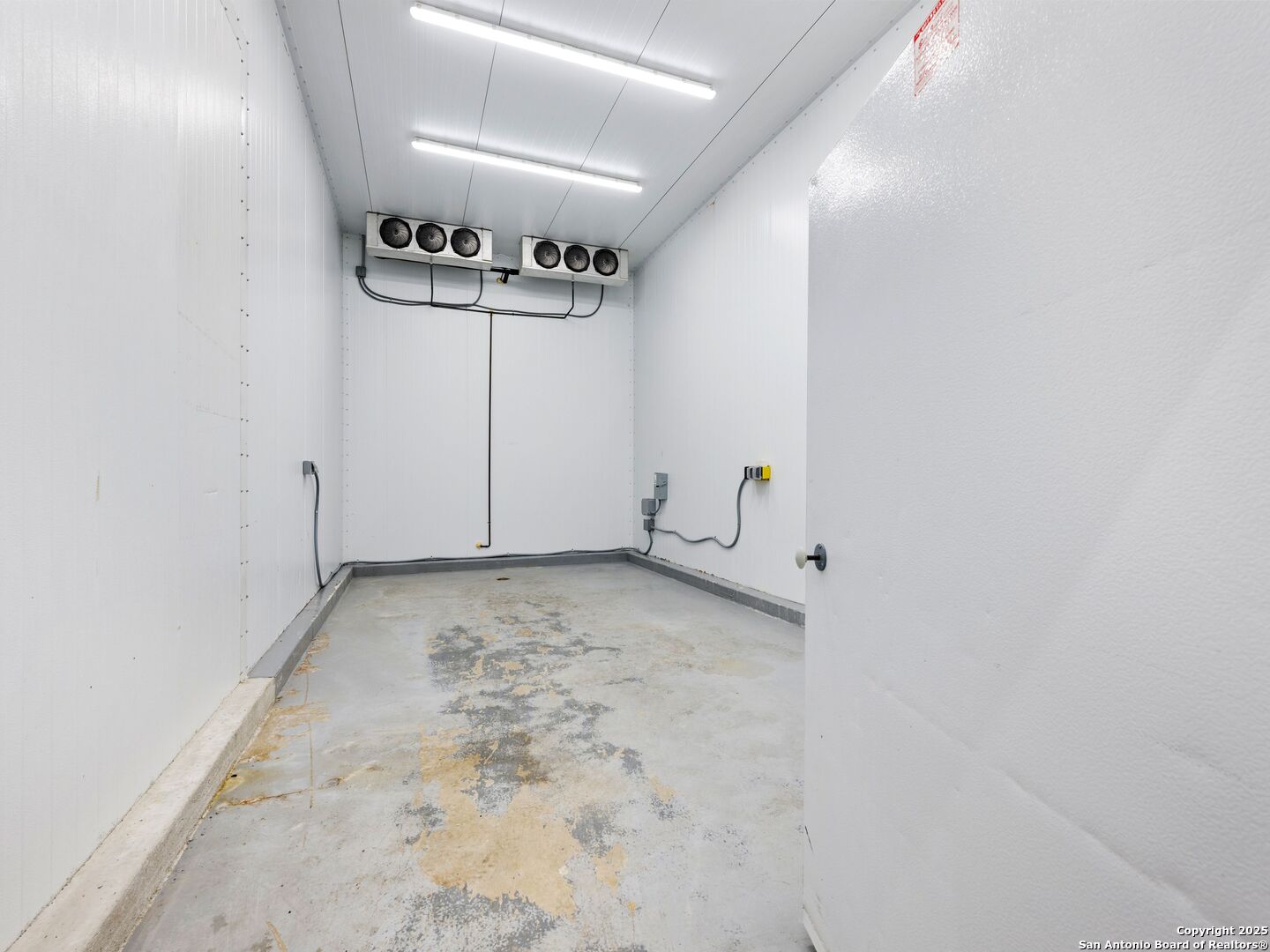 6411 E Highway 90 Knippa TX 78870