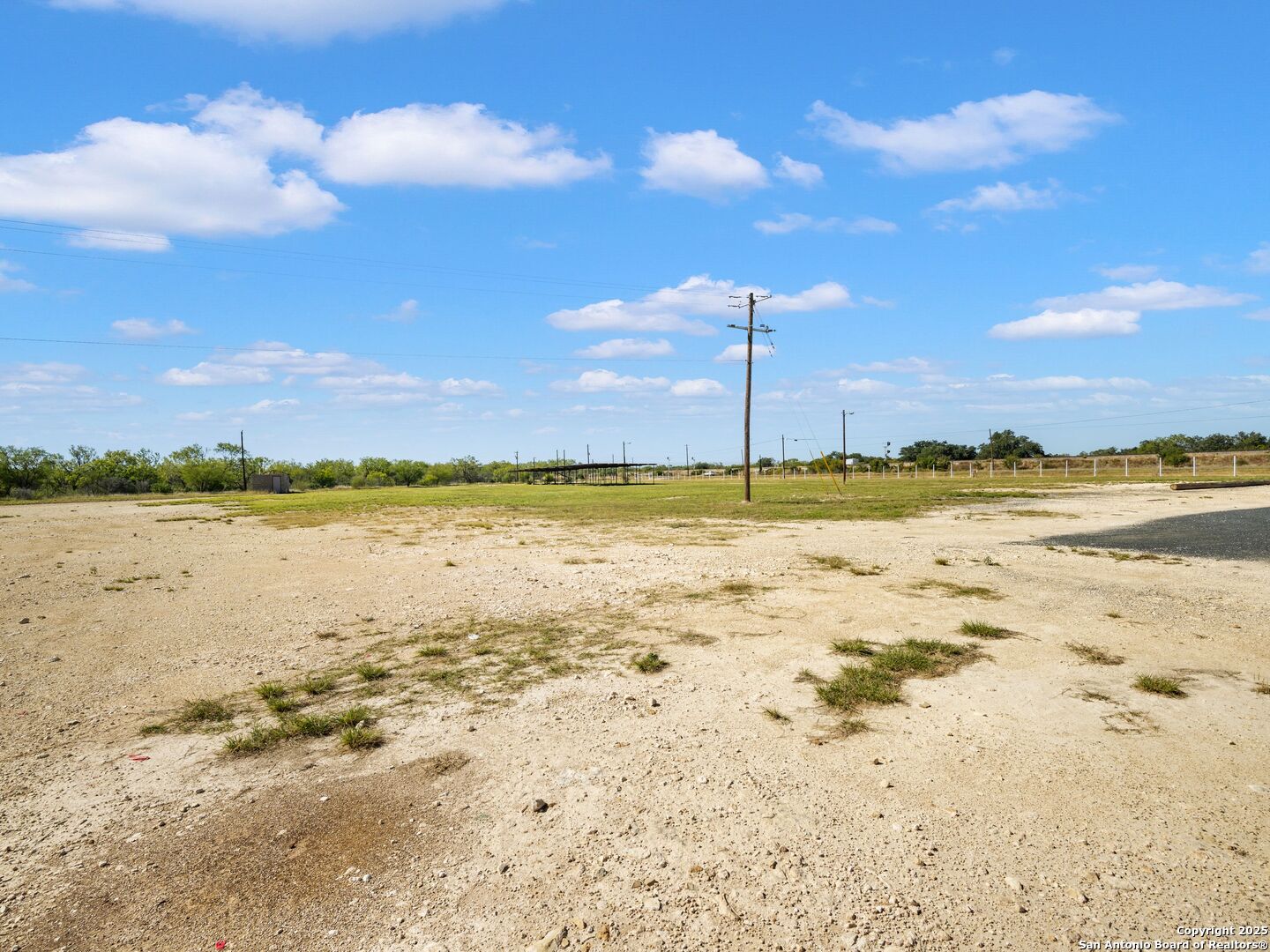 6411 E Highway 90 Knippa TX 78870