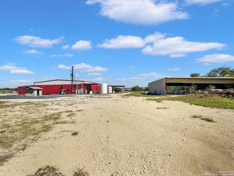 6411 E Highway 90 Knippa TX 78870