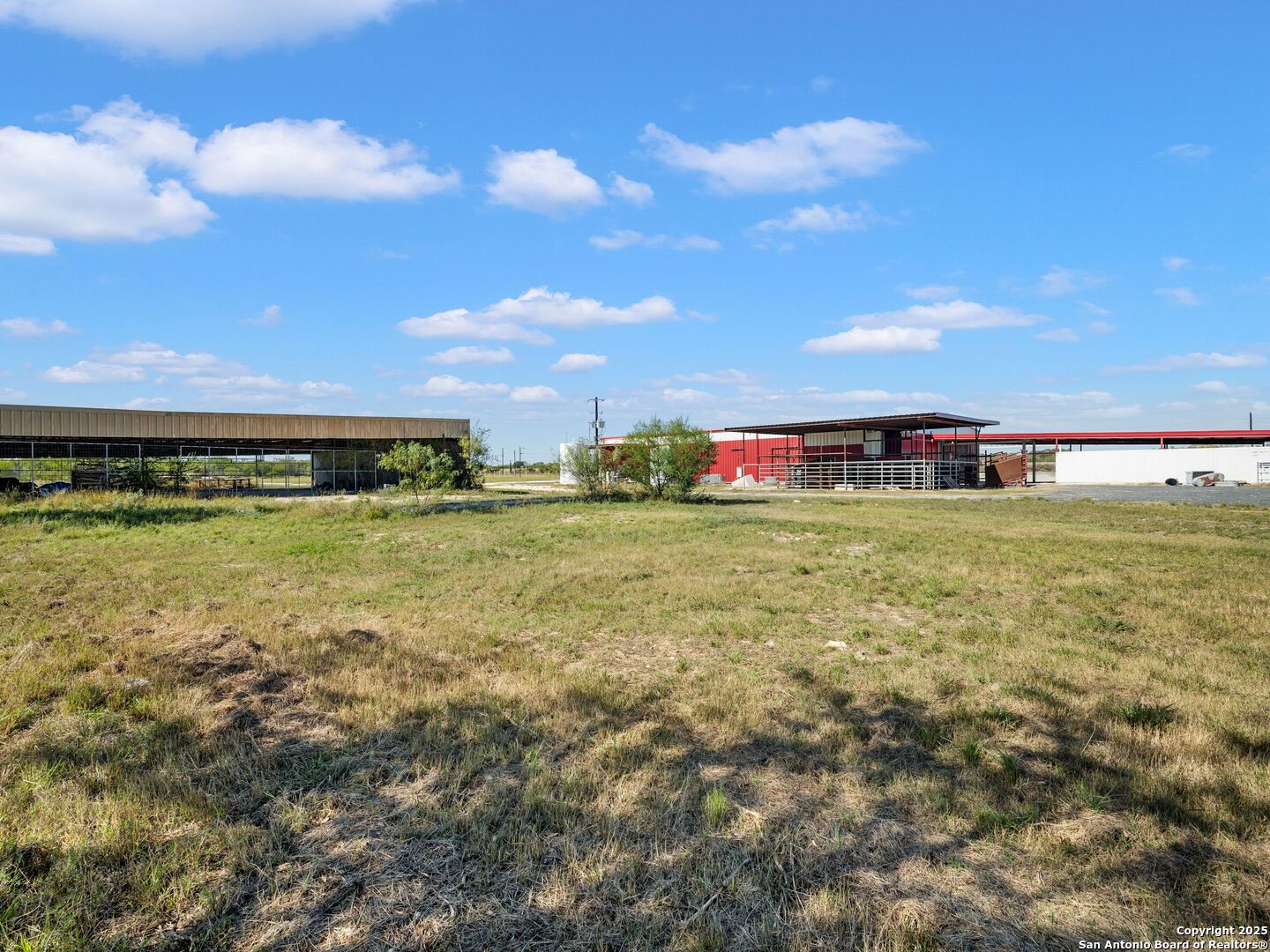 6411 E Highway 90 Knippa TX 78870