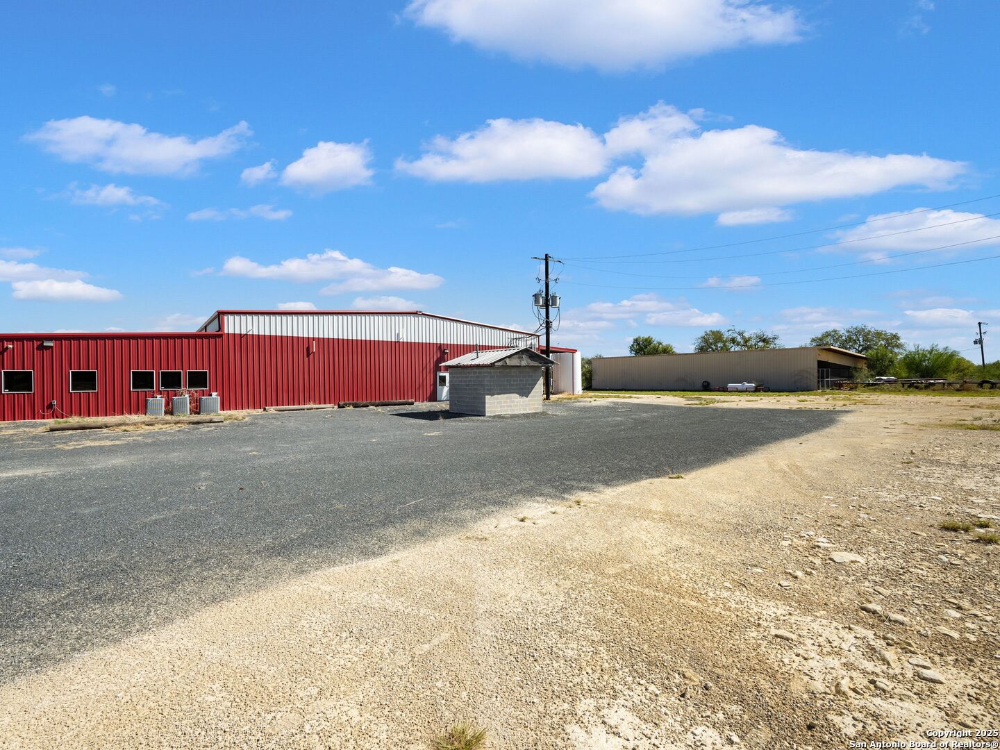 6411 E Highway 90 Knippa TX 78870