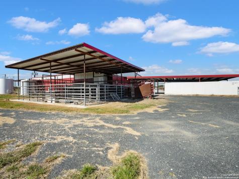 6411 E Highway 90 Knippa TX 78870