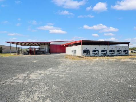 6411 E Highway 90 Knippa TX 78870