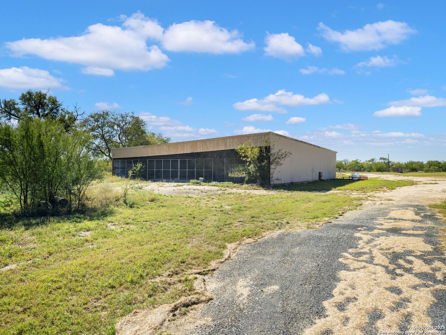 6411 E Highway 90 Knippa TX 78870