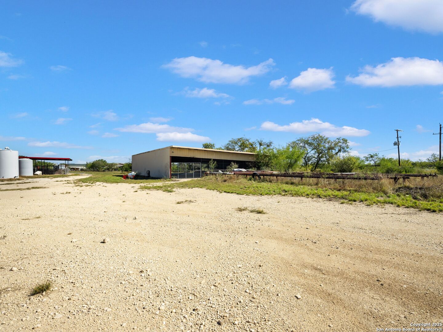 6411 E Highway 90 Knippa TX 78870