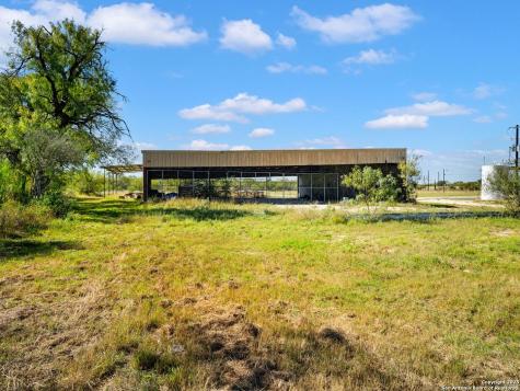 6411 E Highway 90 Knippa TX 78870