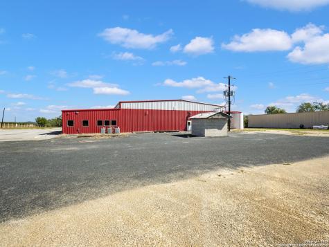 6411 E Highway 90 Knippa TX 78870