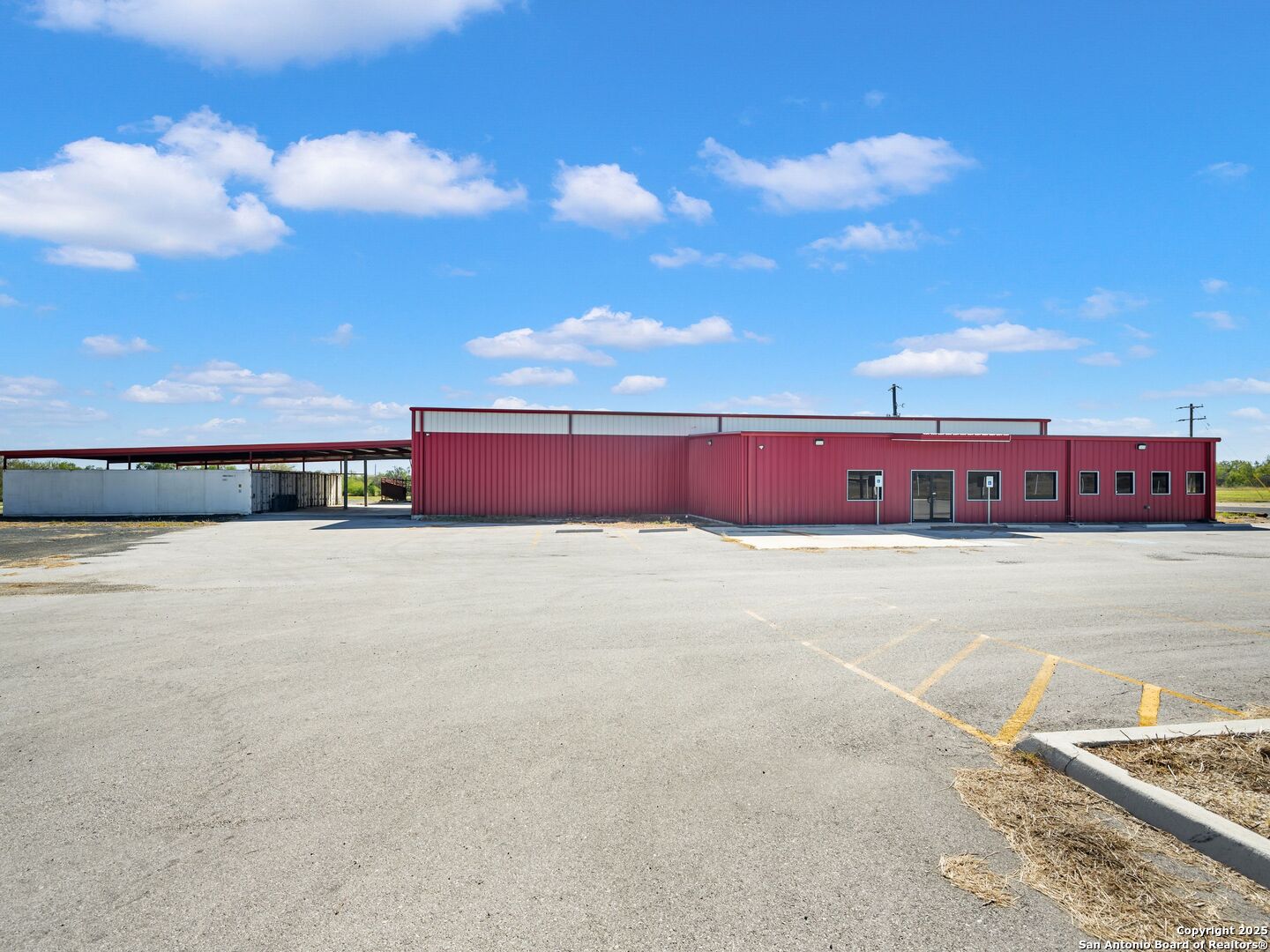 6411 E Highway 90 Knippa TX 78870