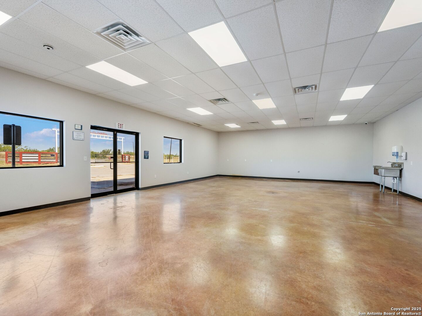 6411 E Highway 90 Knippa TX 78870