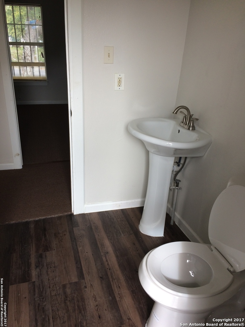 202 General Mcmullen San Antonio TX 78237