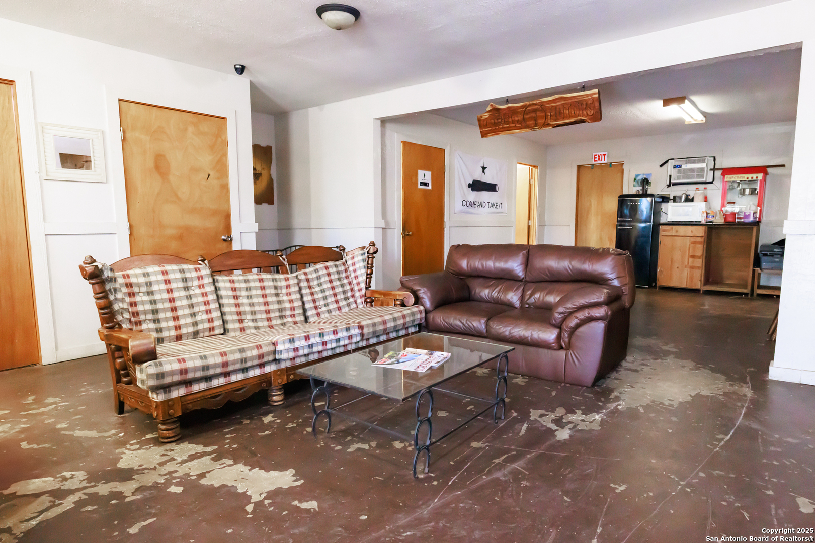 1505 E Sarah Dewitt Drive Gonzales TX 78629