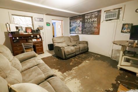 1505 E Sarah Dewitt Drive Gonzales TX 78629
