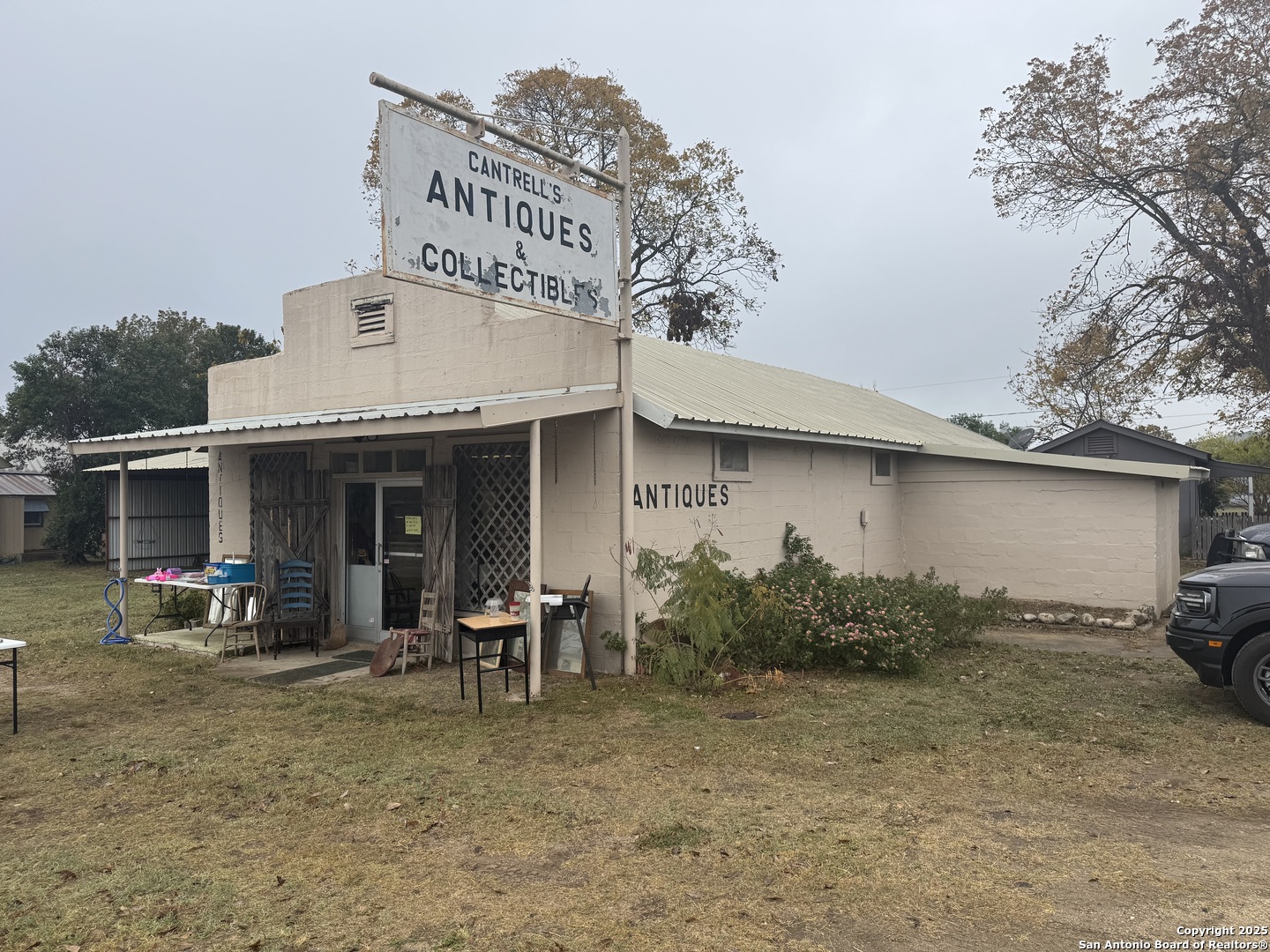 401 Highway 90 Sabinal TX 78881