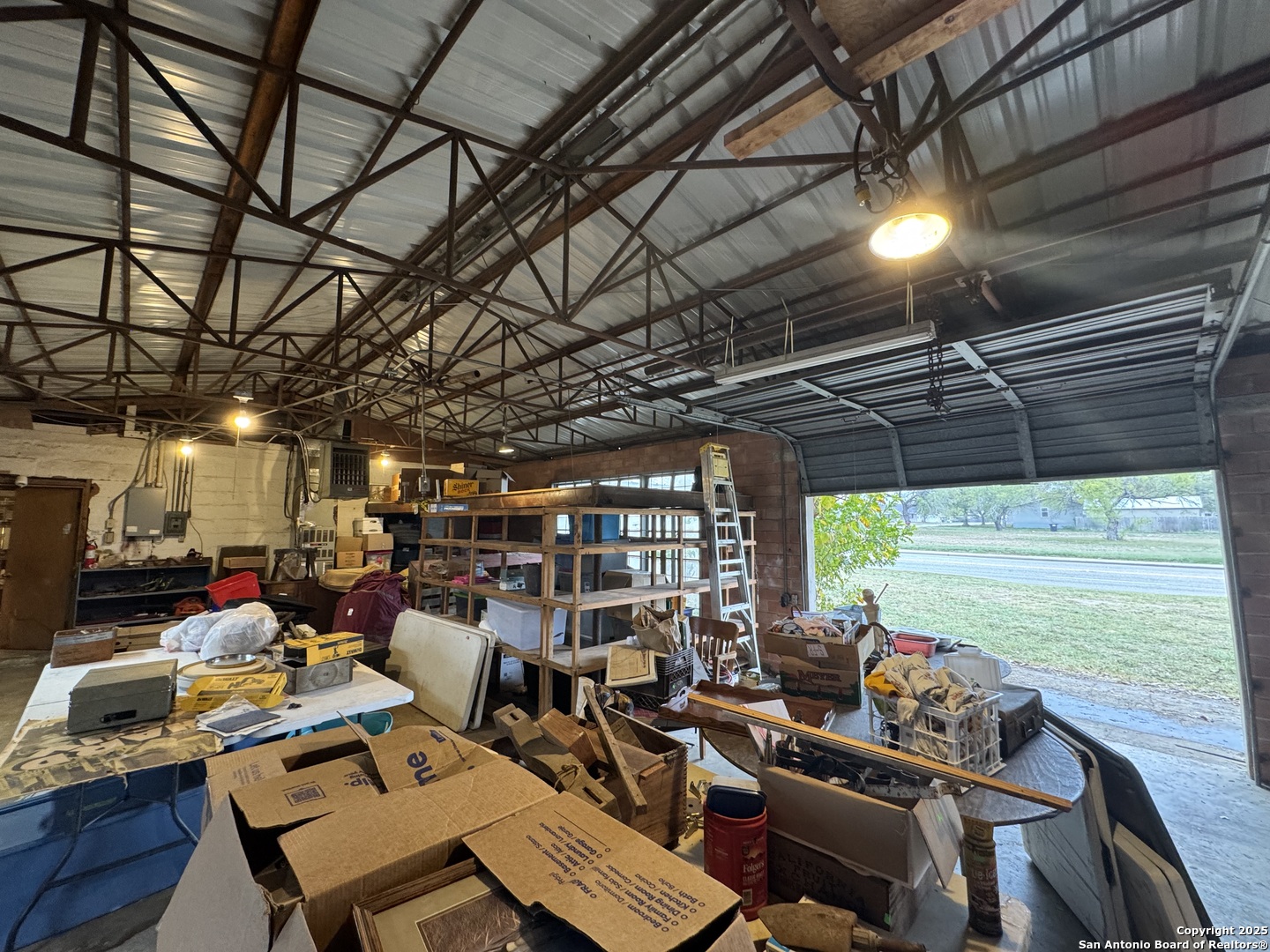 401 Highway 90 Sabinal TX 78881